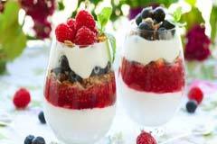 Ice cream sundae with berries